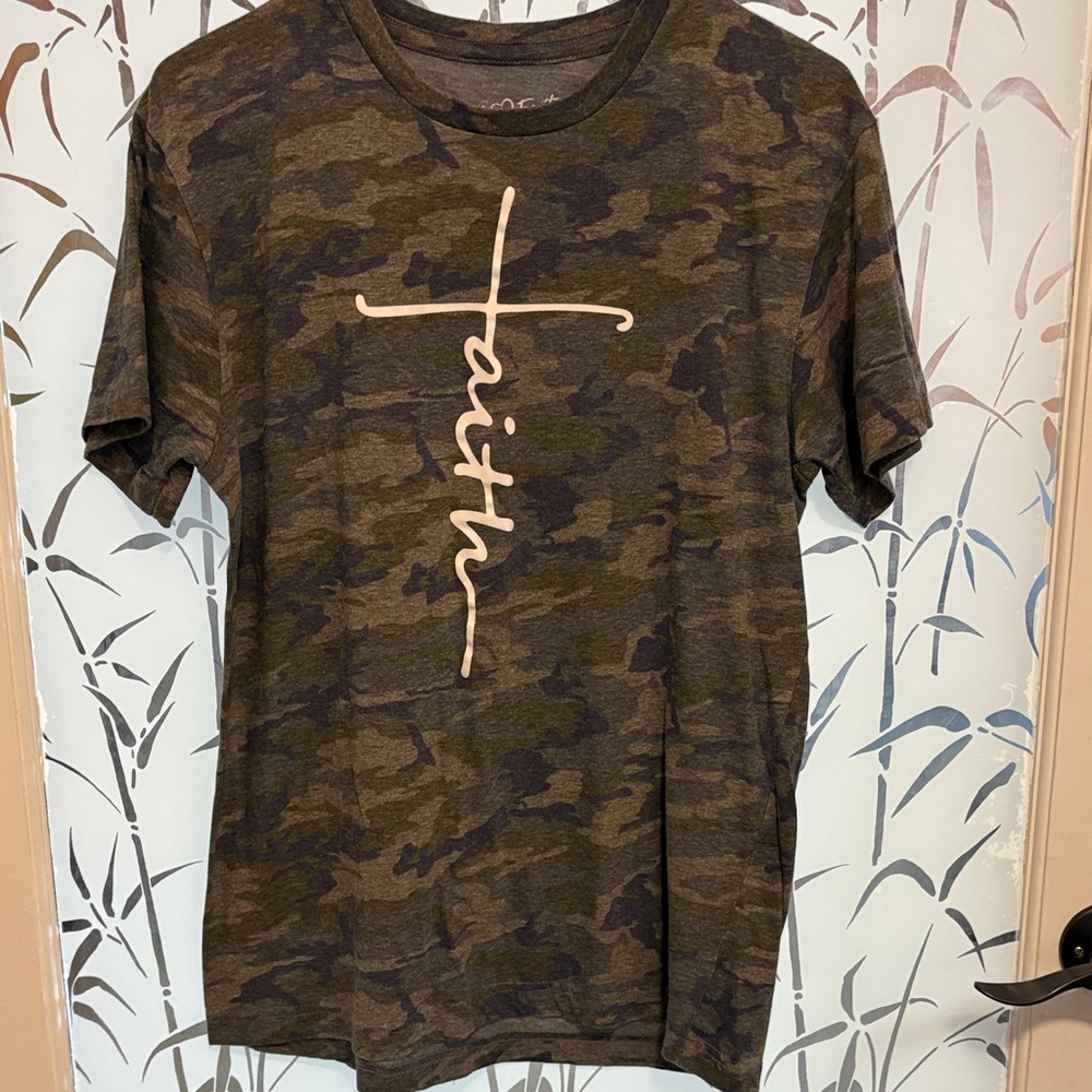 Camo Faith Graphic T-Shirt